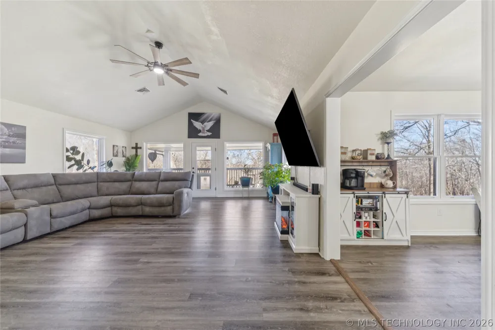 1701 Hopi Street Chouteau, OK 74337