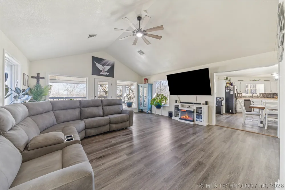 1701 Hopi Street Chouteau, OK 74337