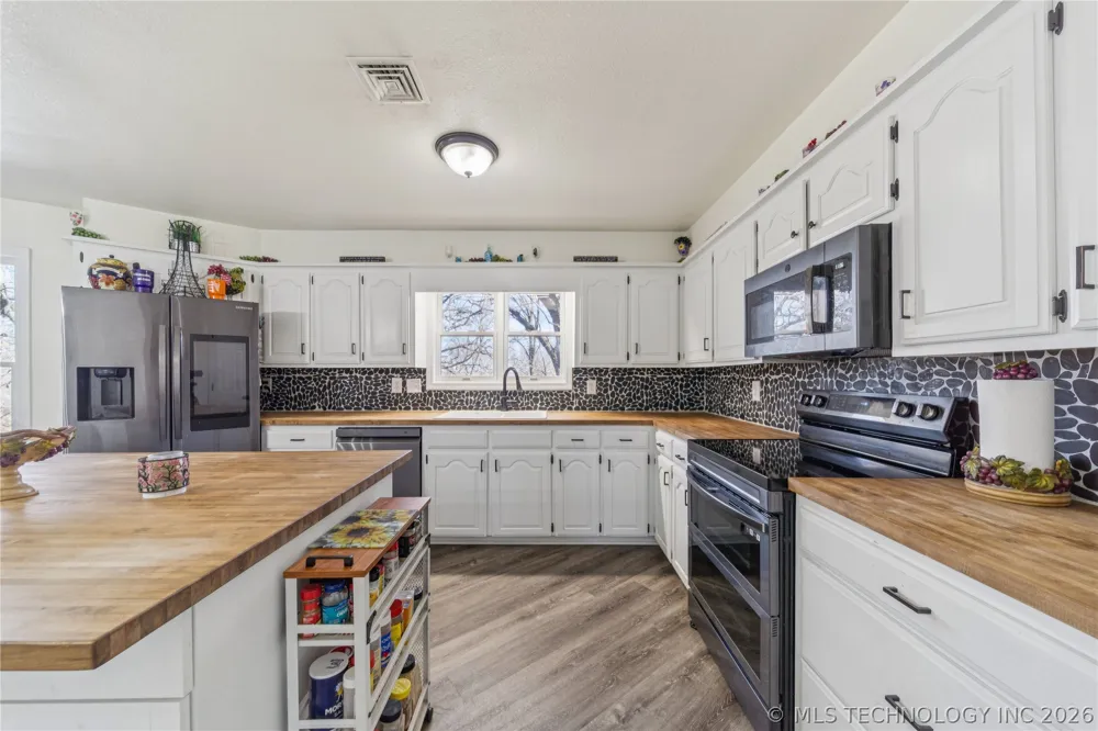 1701 Hopi Street Chouteau, OK 74337