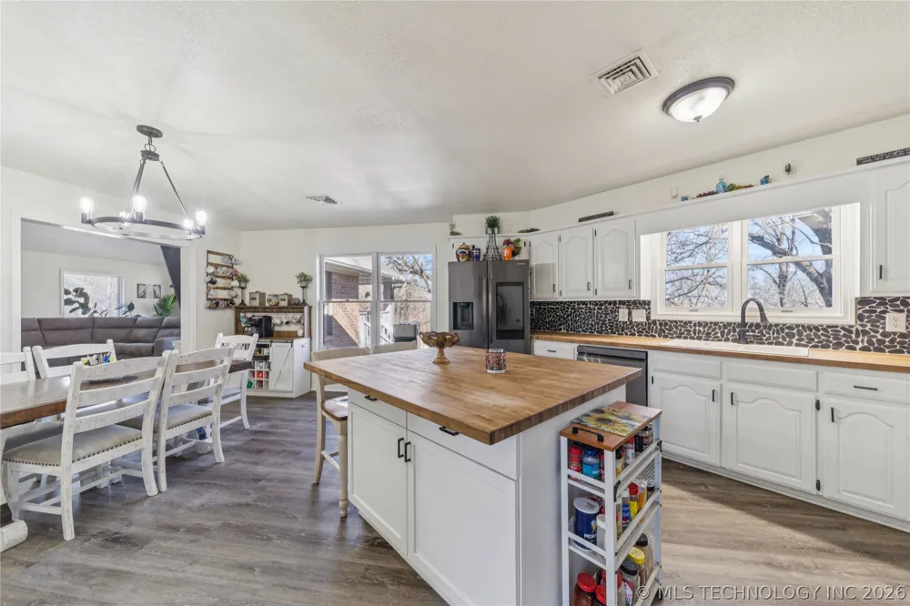 1701 Hopi Street Chouteau, OK 74337