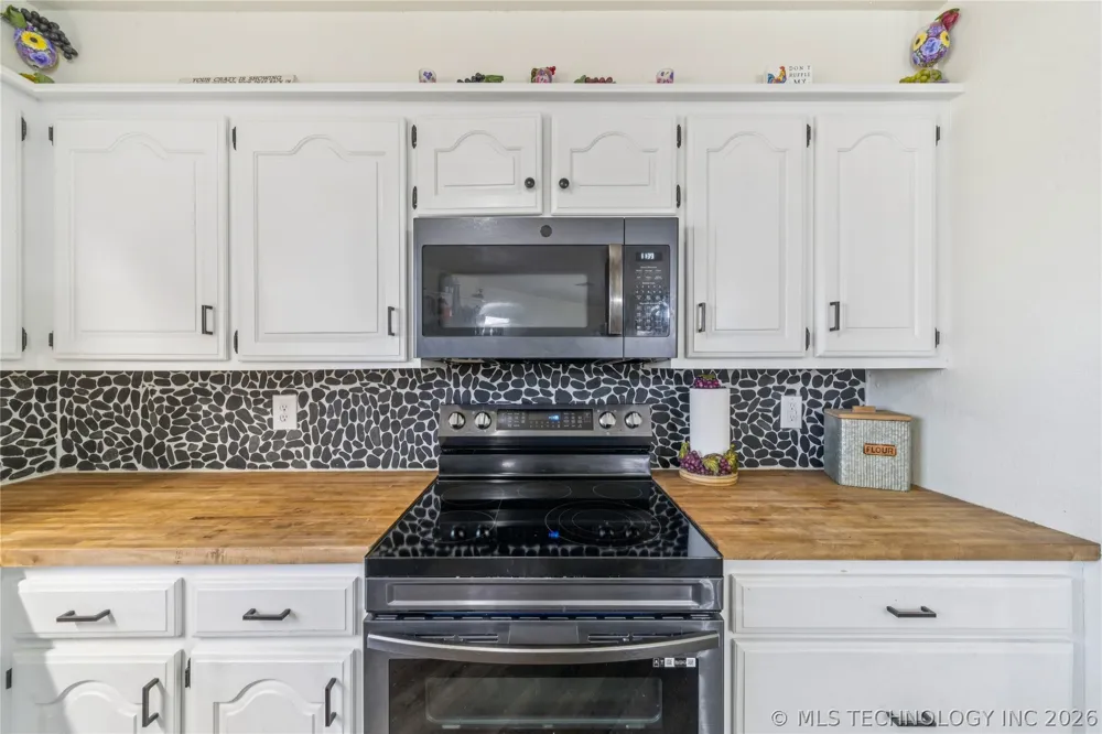 1701 Hopi Street Chouteau, OK 74337
