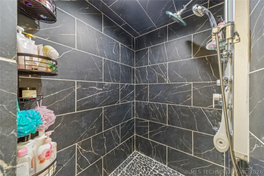 1701 Hopi Street Chouteau, OK 74337