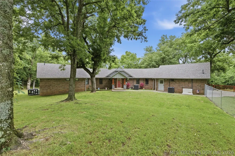 1701 Hopi Street Chouteau, OK 74337