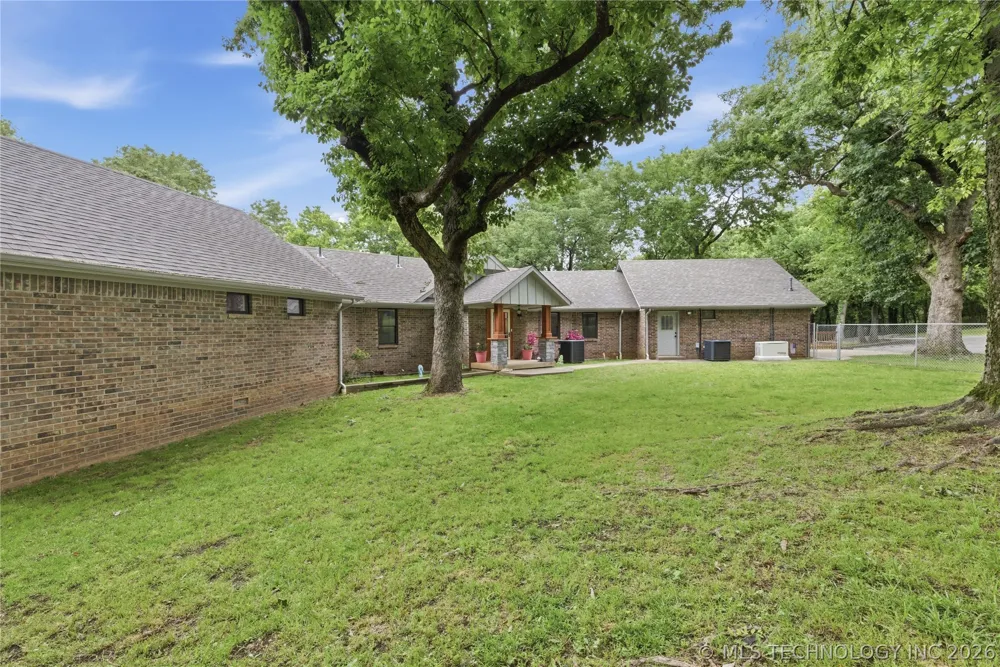 1701 Hopi Street Chouteau, OK 74337