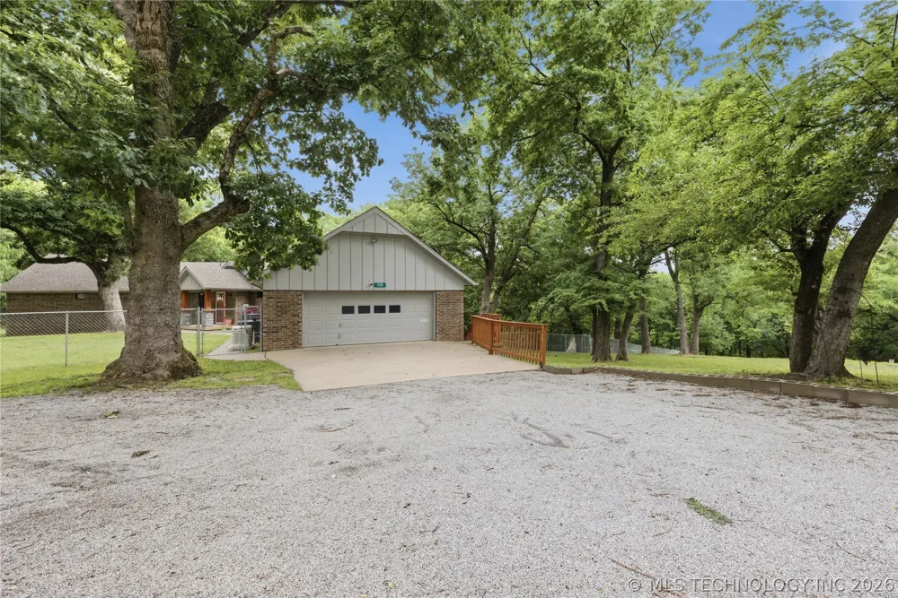 1701 Hopi Street Chouteau, OK 74337