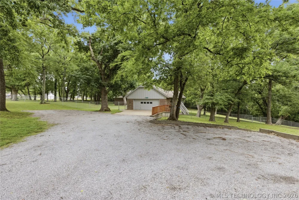 1701 Hopi Street Chouteau, OK 74337