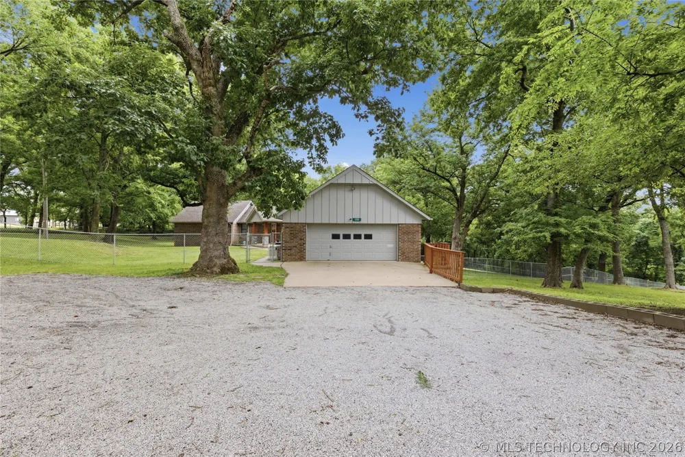 1701 Hopi Street Chouteau, OK 74337
