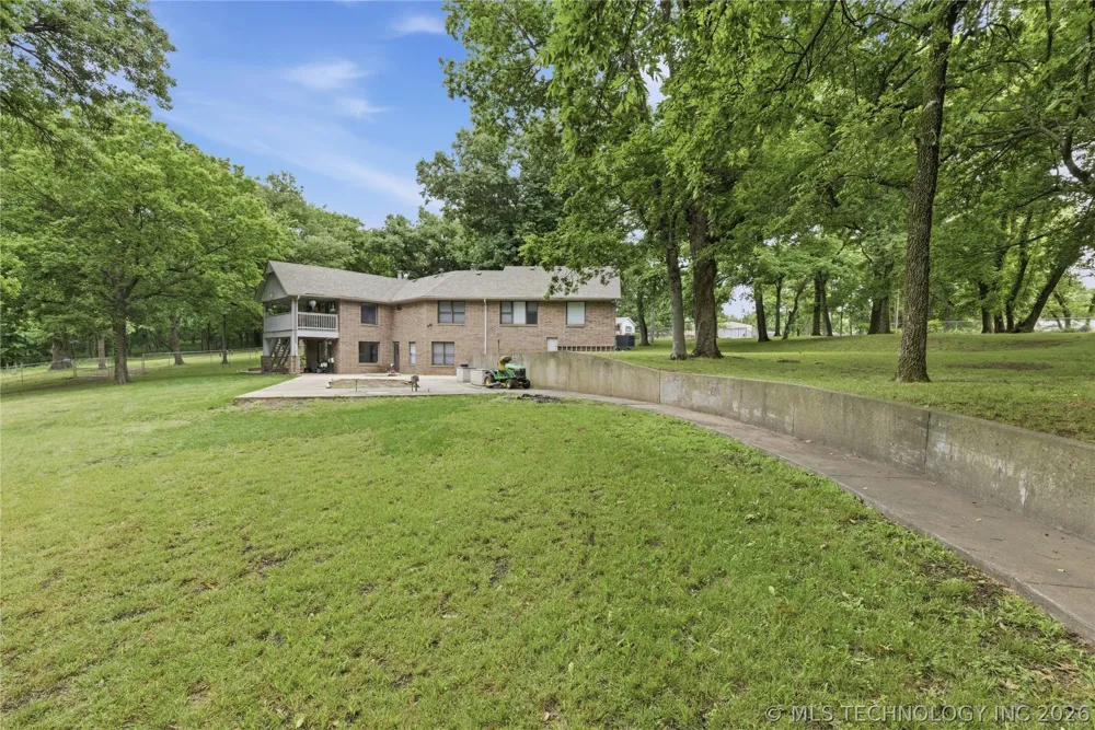 1701 Hopi Street Chouteau, OK 74337