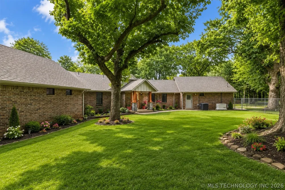 1701 Hopi Street Chouteau, OK 74337