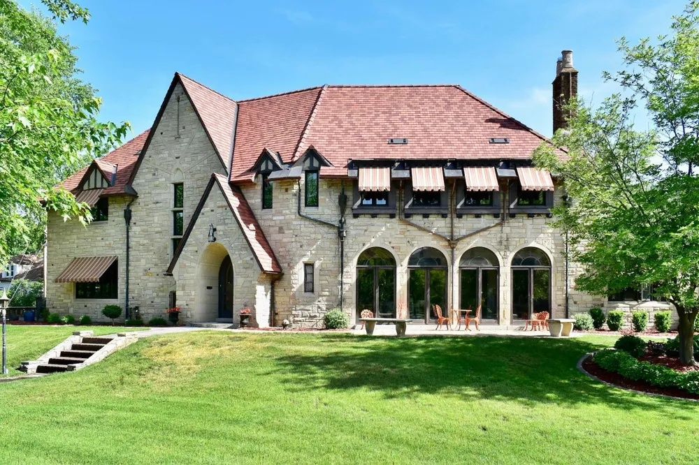 661 Market Street Winona, MN 55987