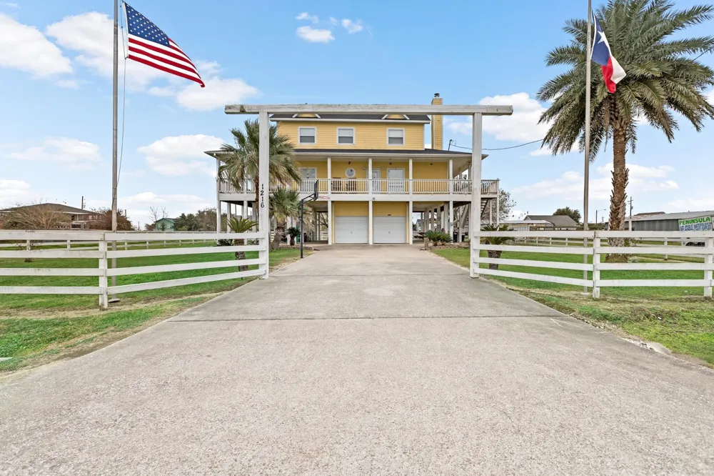 1216 Overton Avenue Port Bolivar, TX 77650