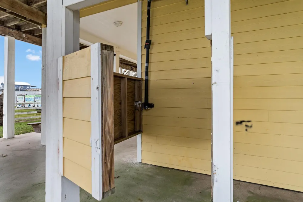 1216 Overton Avenue Port Bolivar, TX 77650