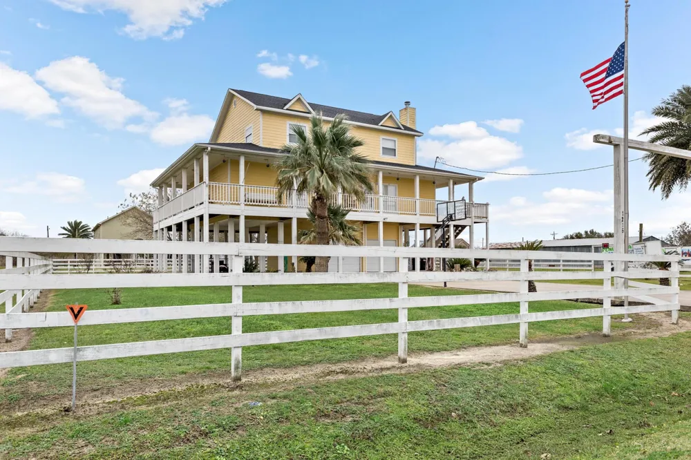 1216 Overton Avenue Port Bolivar, TX 77650