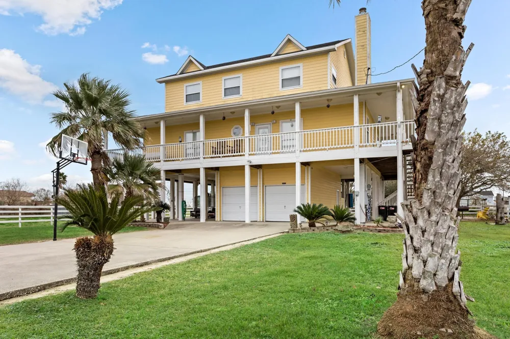 1216 Overton Avenue Port Bolivar, TX 77650