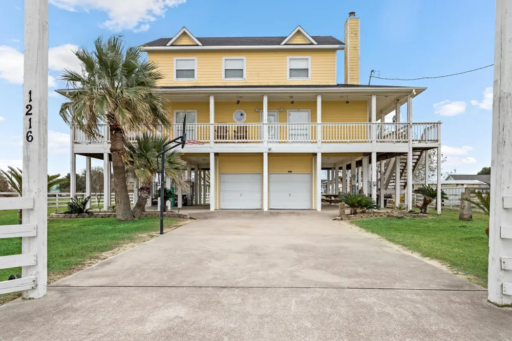 1216 Overton Avenue Port Bolivar, TX 77650