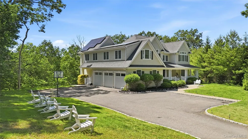 1330 Ridge Road Laurel Hollow, NY 11791
