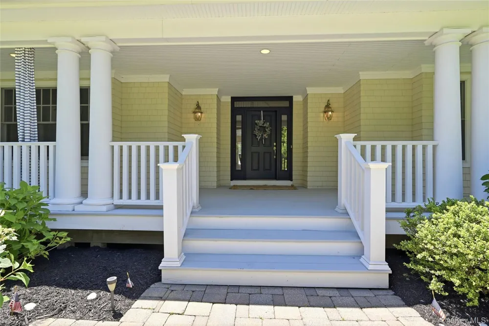 1330 Ridge Road Laurel Hollow, NY 11791