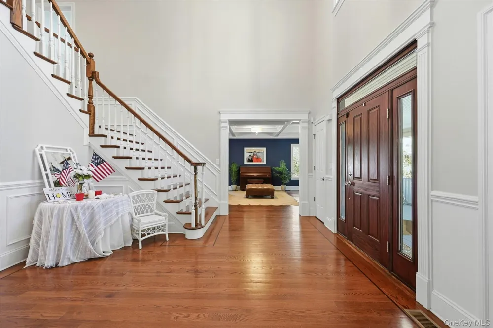 1330 Ridge Road Laurel Hollow, NY 11791
