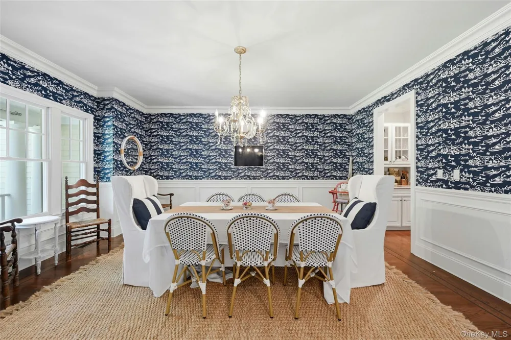 1330 Ridge Road Laurel Hollow, NY 11791