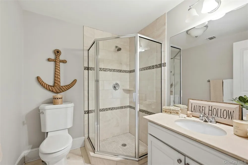 1330 Ridge Road Laurel Hollow, NY 11791