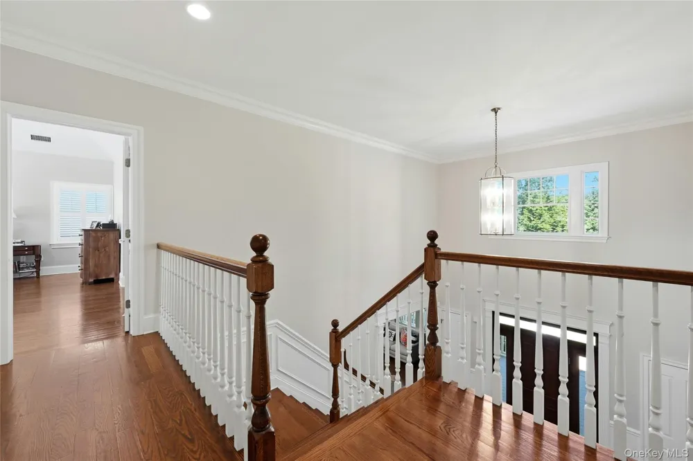 1330 Ridge Road Laurel Hollow, NY 11791