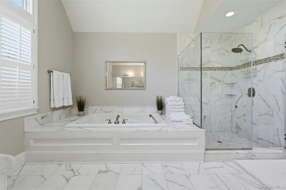 1330 Ridge Road Laurel Hollow, NY 11791