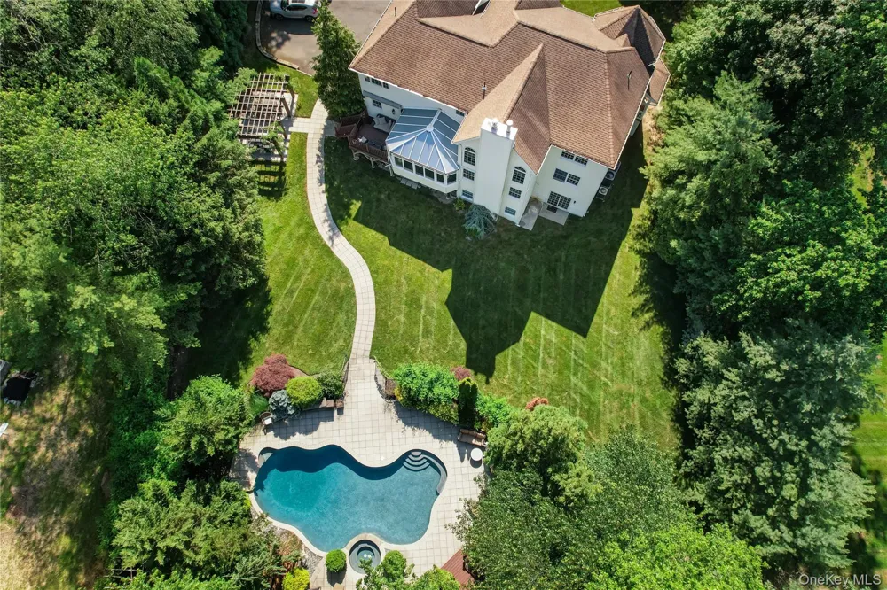 9 Ronwood Road Chestnut Ridge, NY 10977