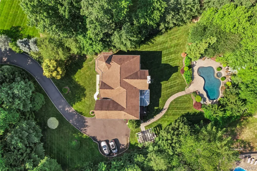 9 Ronwood Road Chestnut Ridge, NY 10977