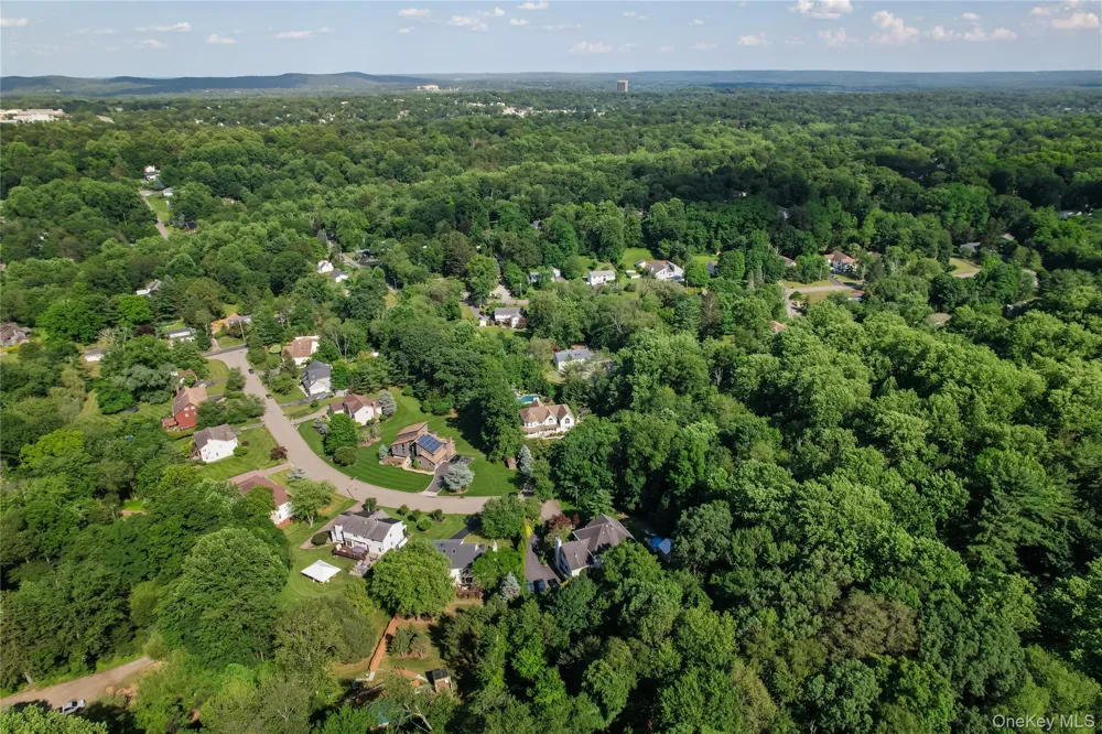 9 Ronwood Road Chestnut Ridge, NY 10977