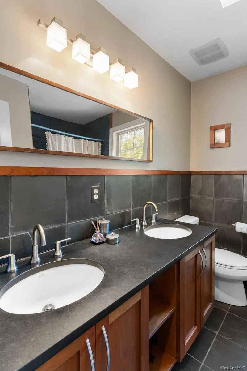 9 Ronwood Road Chestnut Ridge, NY 10977