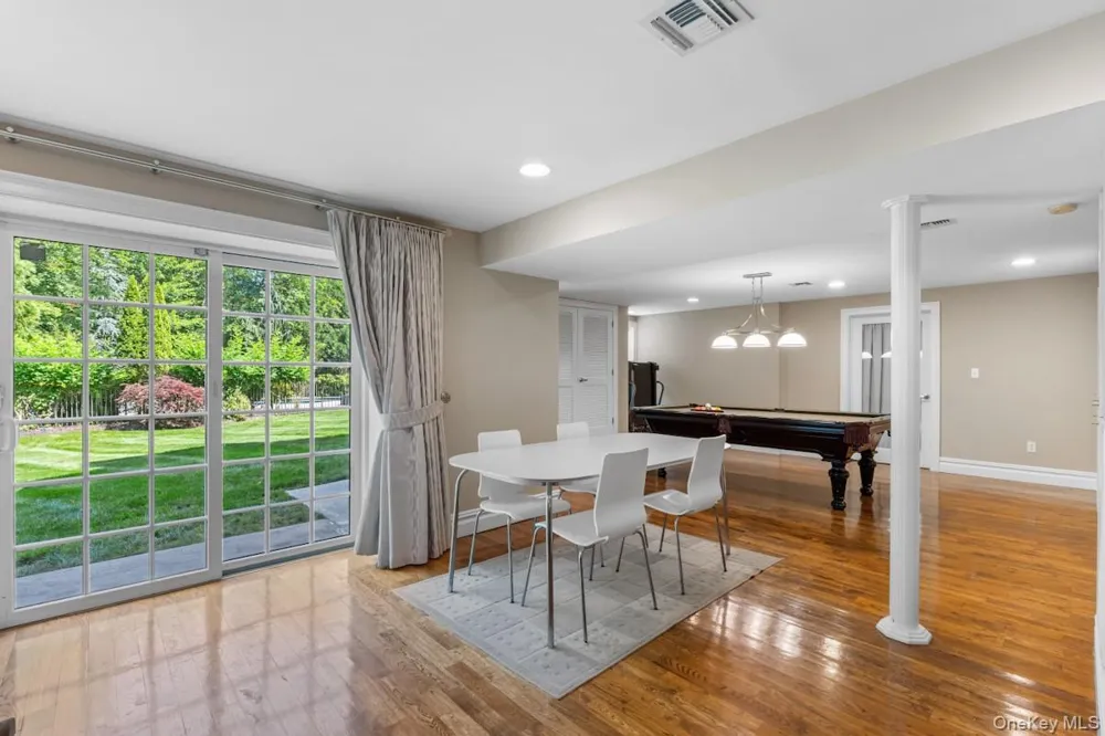 9 Ronwood Road Chestnut Ridge, NY 10977