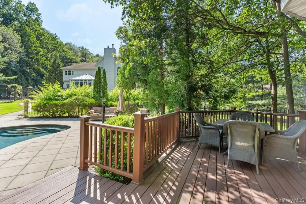 9 Ronwood Road Chestnut Ridge, NY 10977