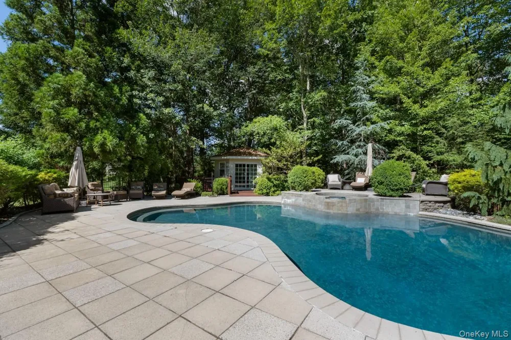 9 Ronwood Road Chestnut Ridge, NY 10977