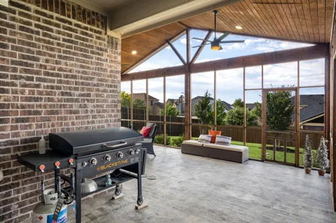 560 Winnetka Drive