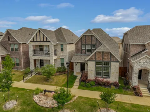 2617 Kings Canyon Mews