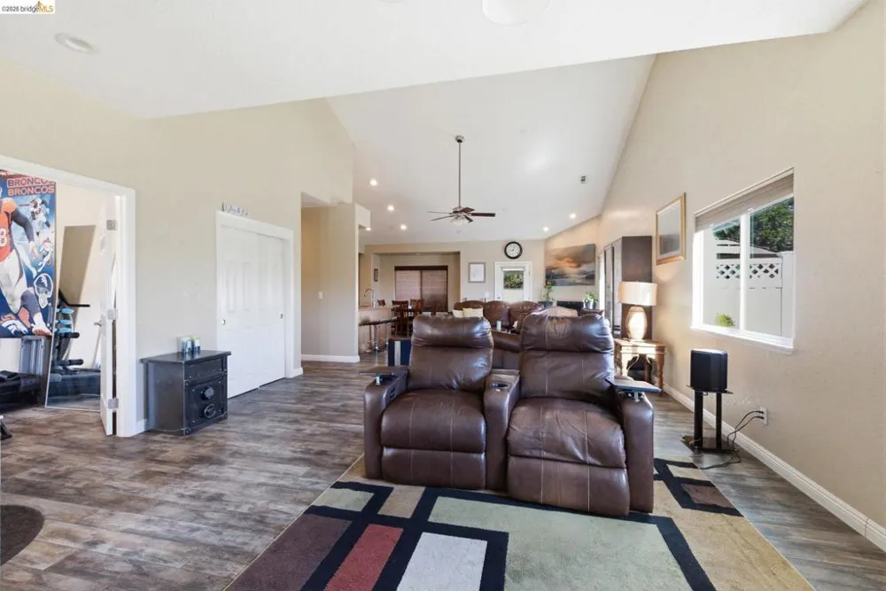 18272 Cara Lane Jamestown, CA 95327