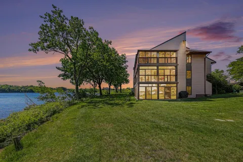 550 Cliffs Drive #301 C
