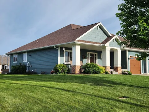 731 St James Circle