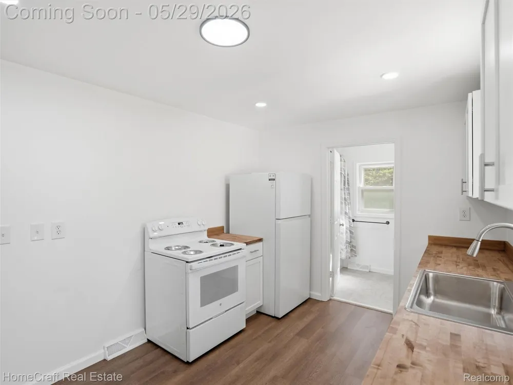 31245 BEVERLY ROAD Romulus City, MI 48174