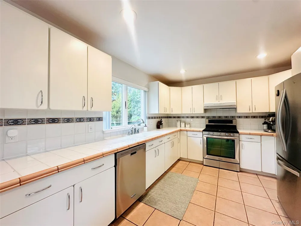 40 Hilltop Road Southampton, NY 11968