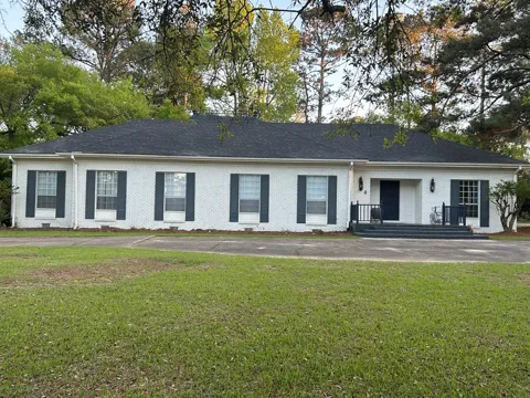 1605 Lissa Drive