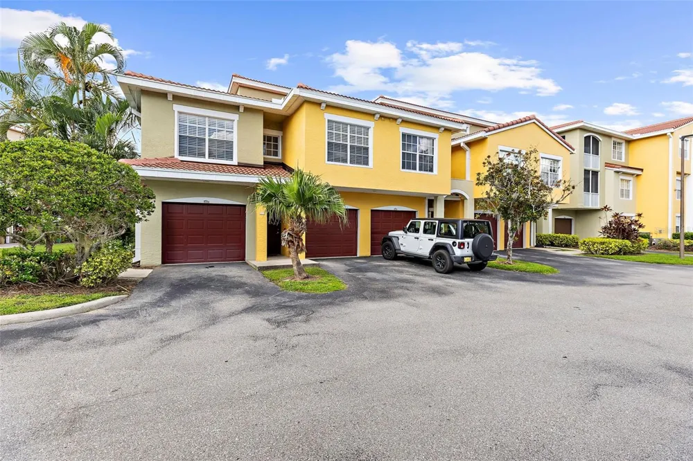 5601 BENTGRASS DRIVE #102 Sarasota, FL 34235