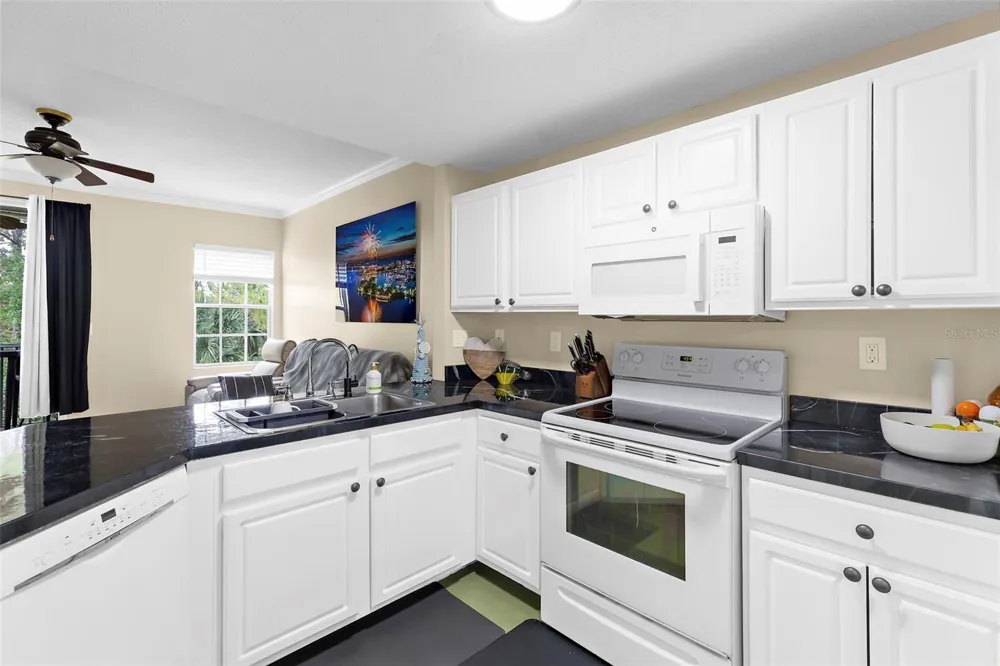 5601 BENTGRASS DRIVE #102 Sarasota, FL 34235