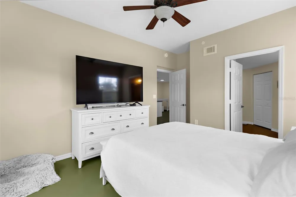 5601 BENTGRASS DRIVE #102 Sarasota, FL 34235