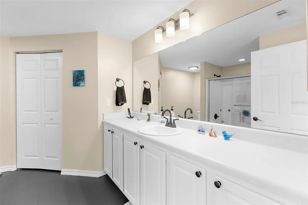5601 BENTGRASS DRIVE #102 Sarasota, FL 34235