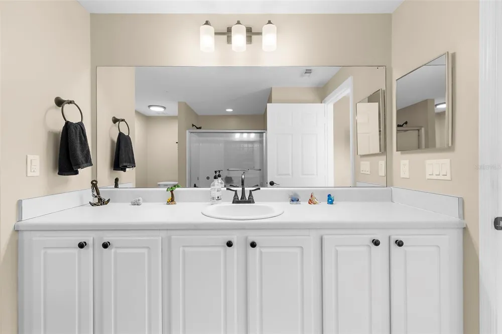 5601 BENTGRASS DRIVE #102 Sarasota, FL 34235