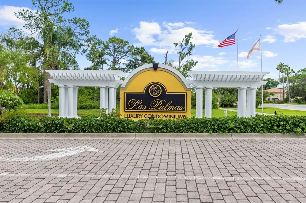 5601 BENTGRASS DRIVE #102 Sarasota, FL 34235