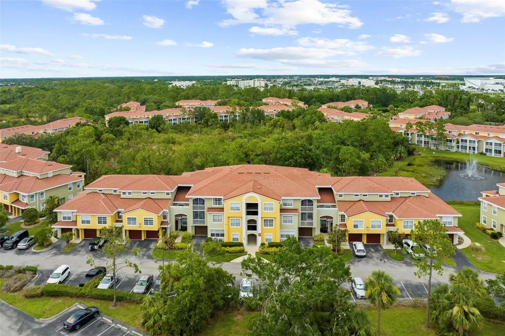 5601 BENTGRASS DRIVE #102 Sarasota, FL 34235