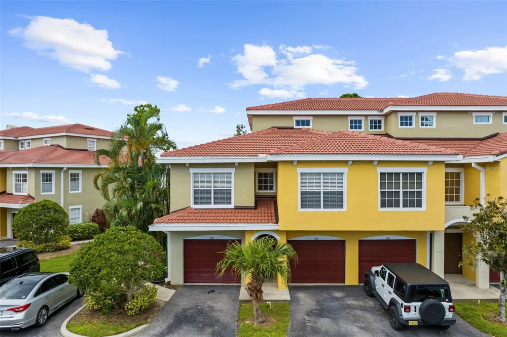 5601 BENTGRASS DRIVE #102 Sarasota, FL 34235