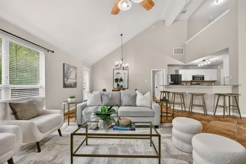 3713 Norman Loop